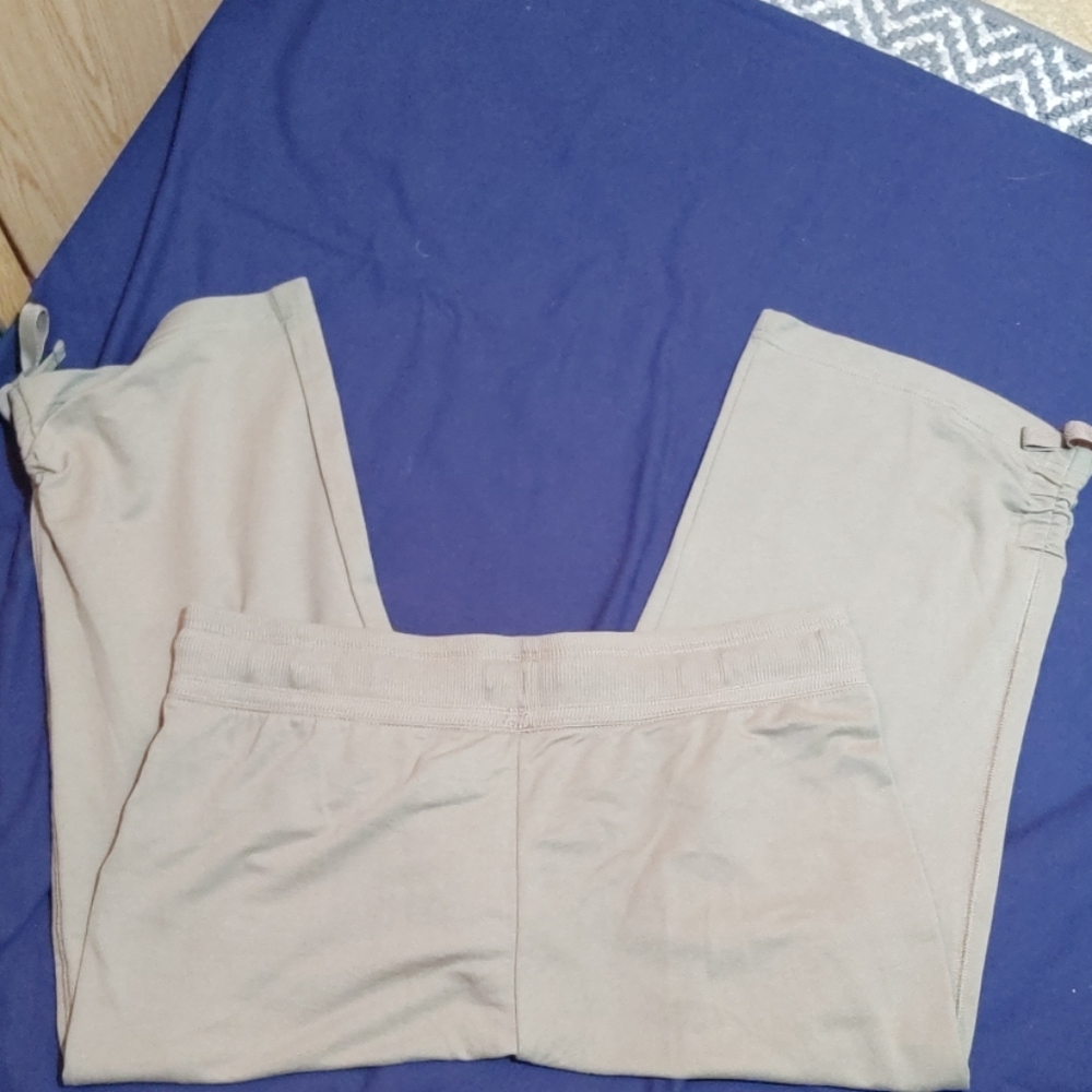 Capris - Picture 2 of 3